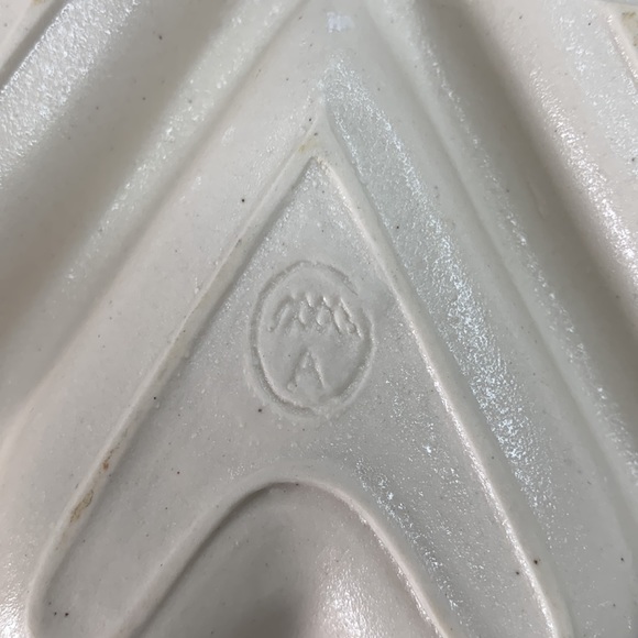 2 Mottahedeh Metropolitan Museum of Art Queensware embossed ceramic 6 heart dish - Picture 7 of 11